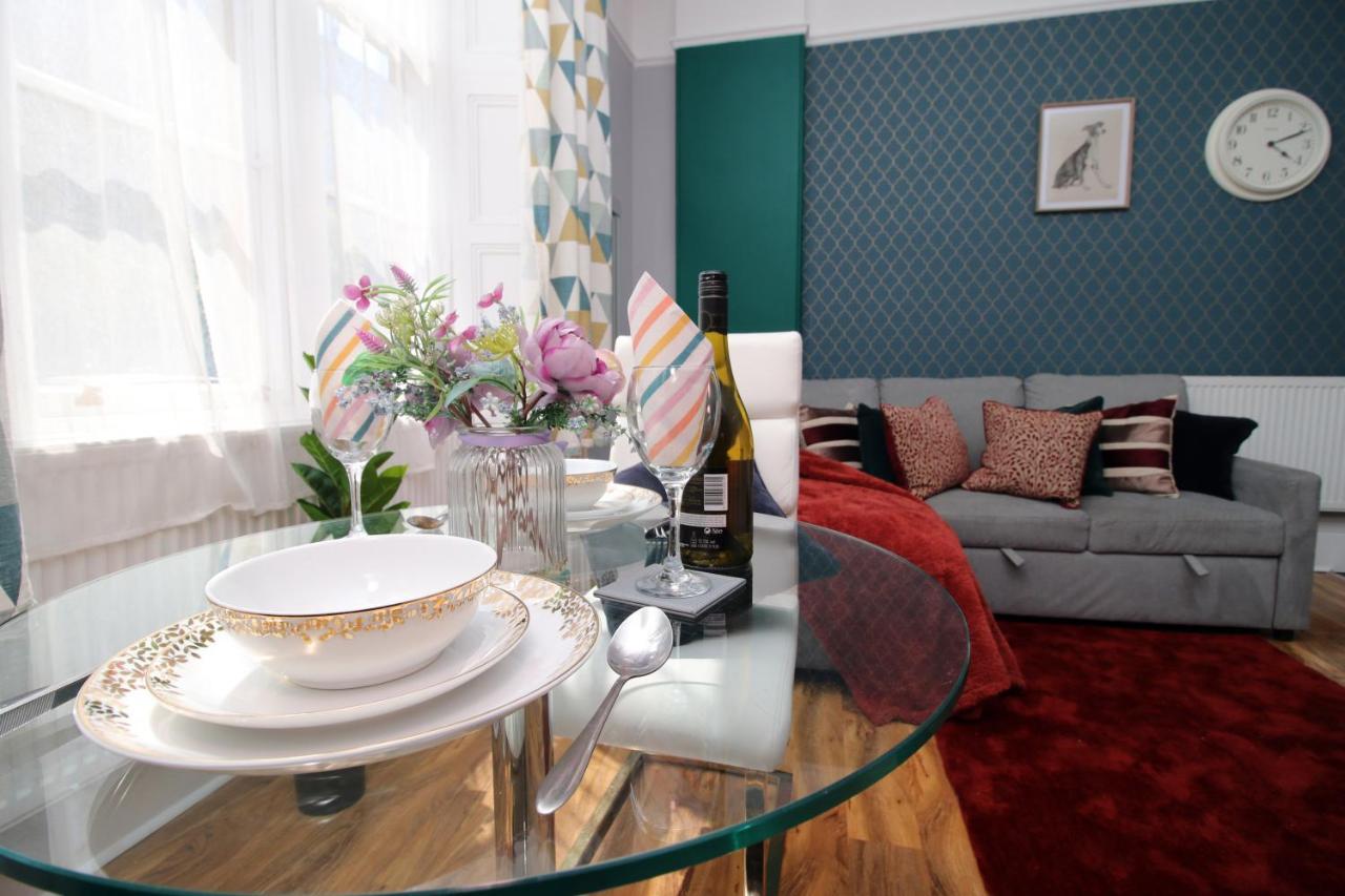 Appartement Sleek And Stylish 2 Bed In Clifton - Garden à Bristol Extérieur photo